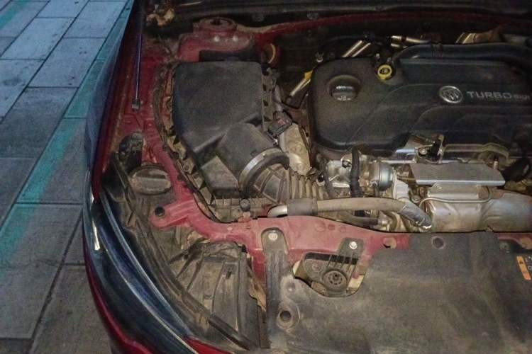 Used Buick Regal 2017 20T Elite Edition Engine Bay Right