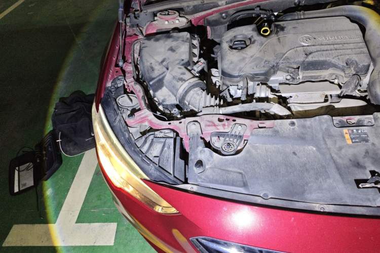 Used Buick Regal 2017 20T Elite Edition Engine Bay Right