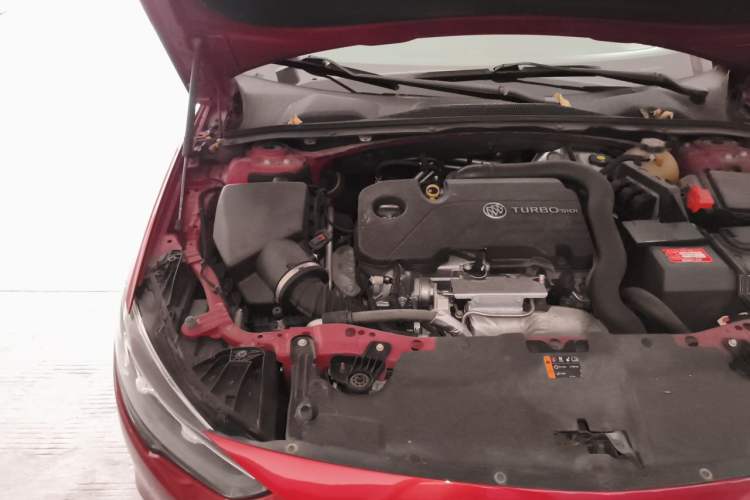Used Buick Regal 2017 20T Luxury Model Engine Bay Right