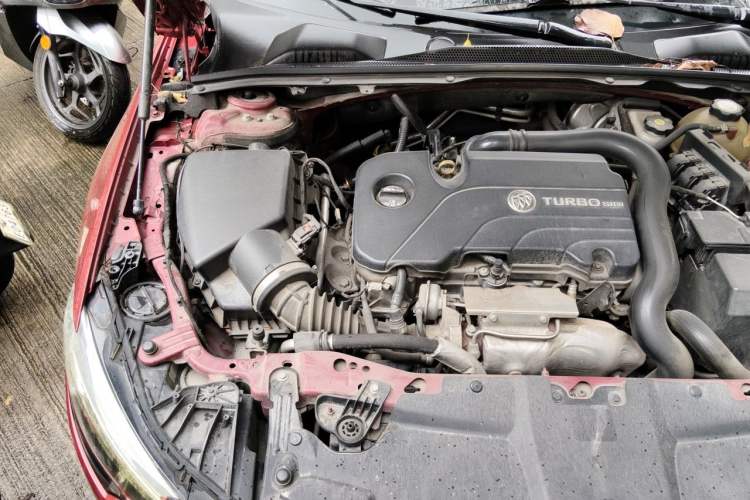 Used Buick Regal 2017 20T Elite Edition Engine Bay Right