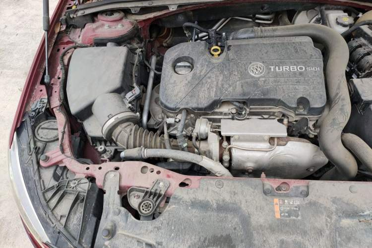 Used Buick Regal 2017 20T Elite Edition Engine Bay Right