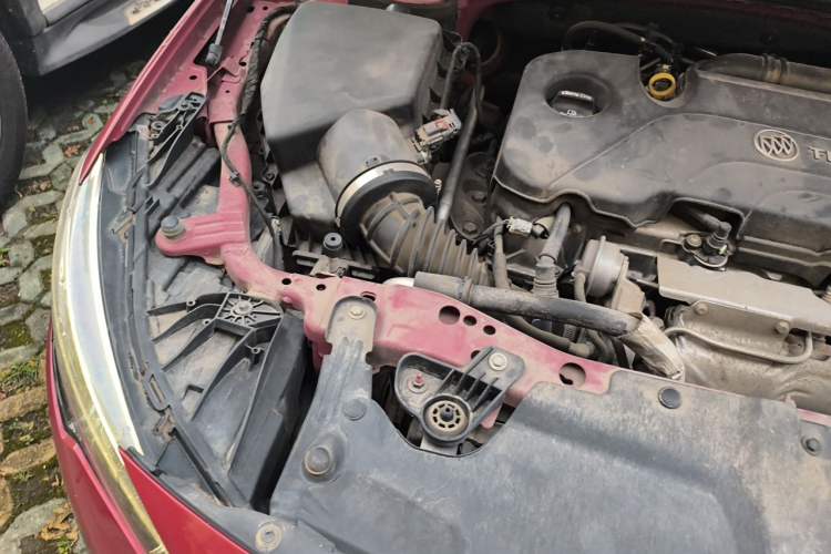 Used Buick Regal 2017 20T Luxury Model Engine Bay Right