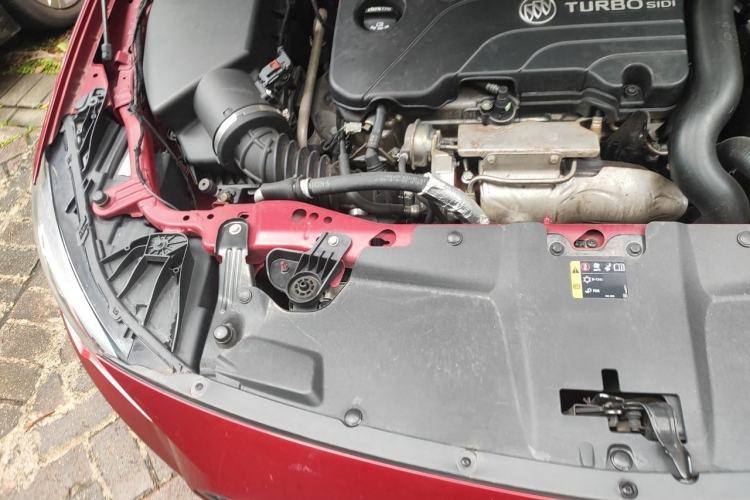 Used Buick Regal 2017 20T Elite Edition Engine Bay Right