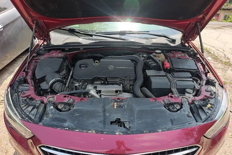 Used Buick Regal 2017 20T Elite Edition Engine Bay