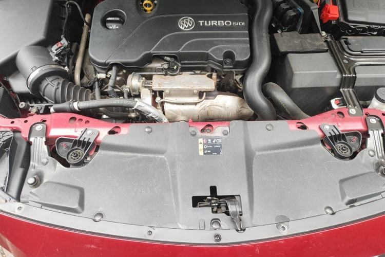 Used Buick Regal 2017 20T Elite Edition Engine Bay