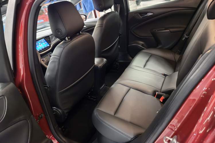 Used Buick Regal 2017 20T Luxury Model Exterior 3