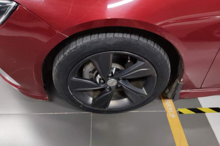 Used Buick Regal 2017 GS 28T Luxury Model Exterior 4