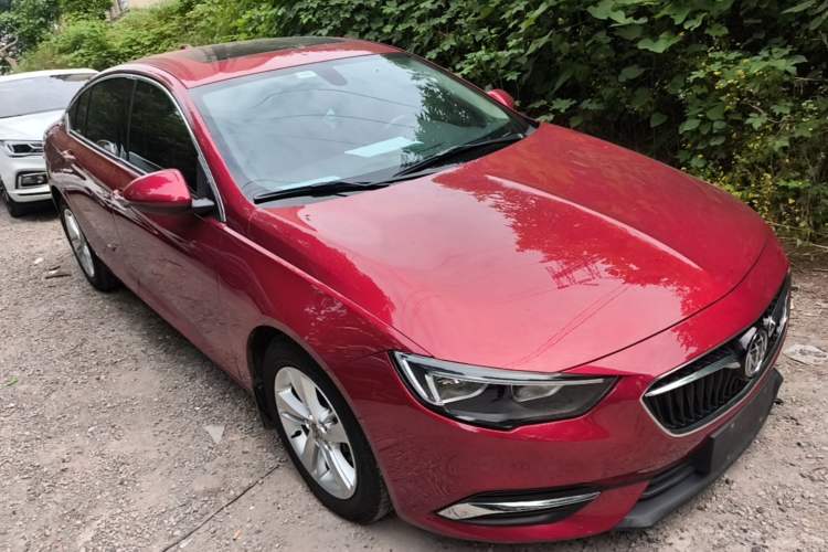Used Buick Regal 2017 20T Elite Edition Front Right 45 Deg