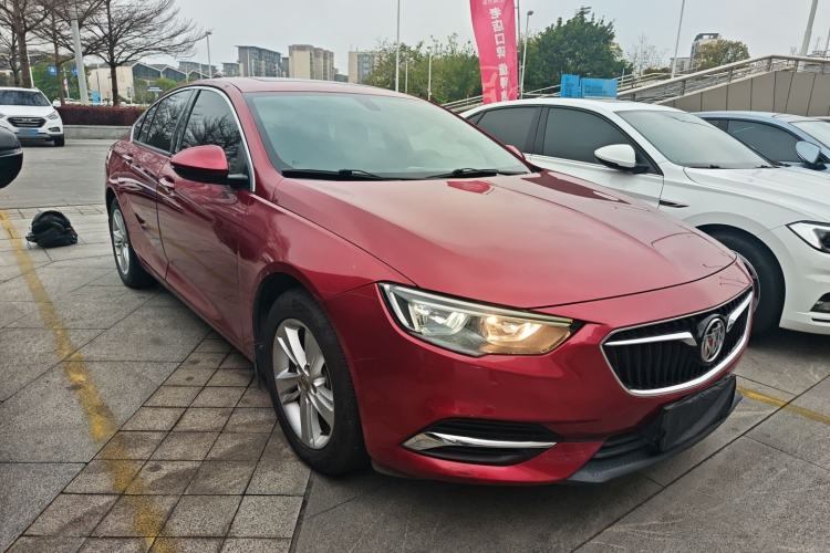 Used Buick Regal 2017 20T Elite Edition Front Right 45 Deg