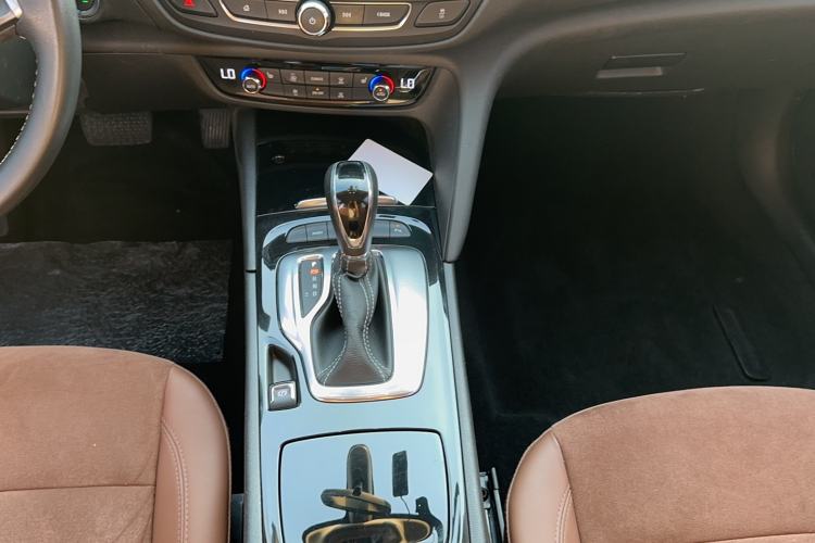 Used Buick Regal 2017 20T Elite Edition Gear Lever
