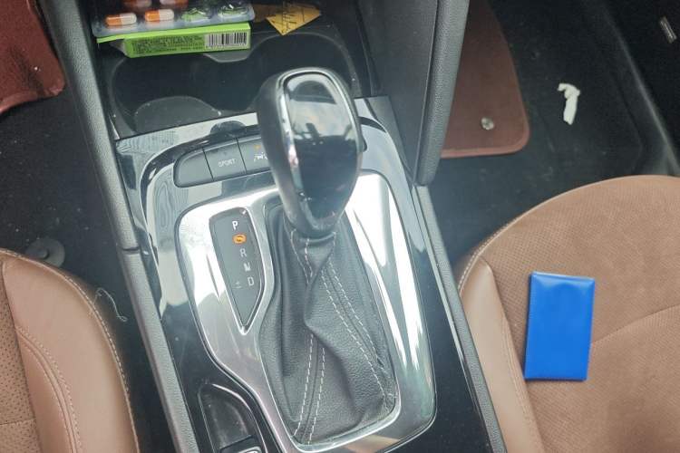 Used Buick Regal 2017 28T Prestige Model Gear Lever