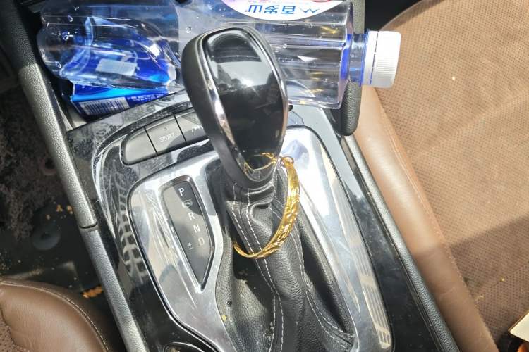 Used Buick Regal 2017 28T Prestige Model Gear Lever