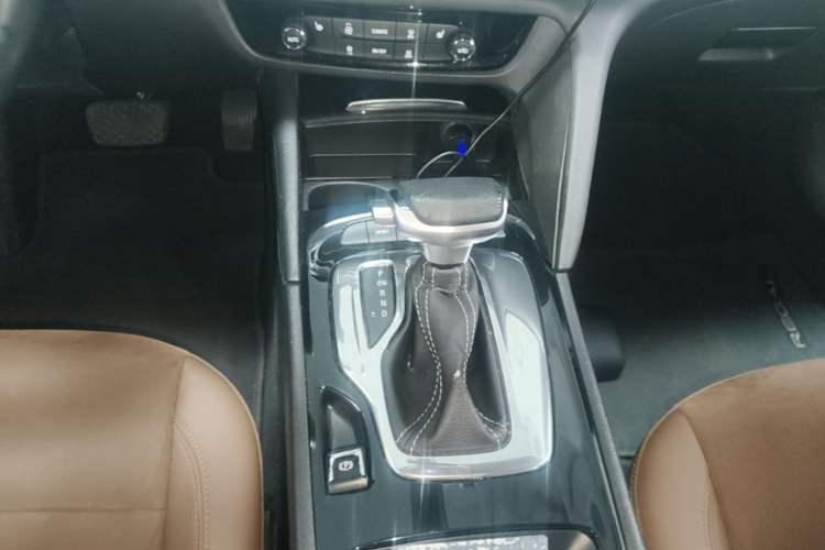 Used Buick Regal 2017 20T Luxury Model Gear Lever