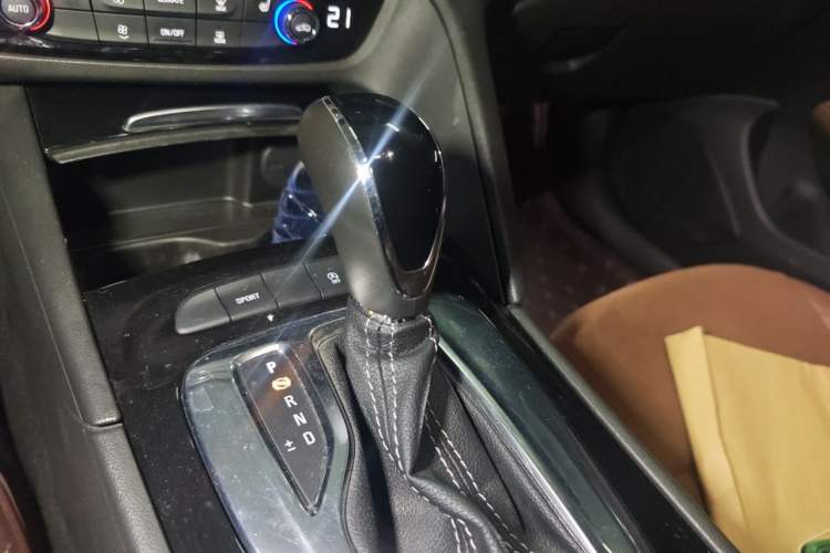 Used Buick Regal 2017 20T Elite Edition Gear Lever