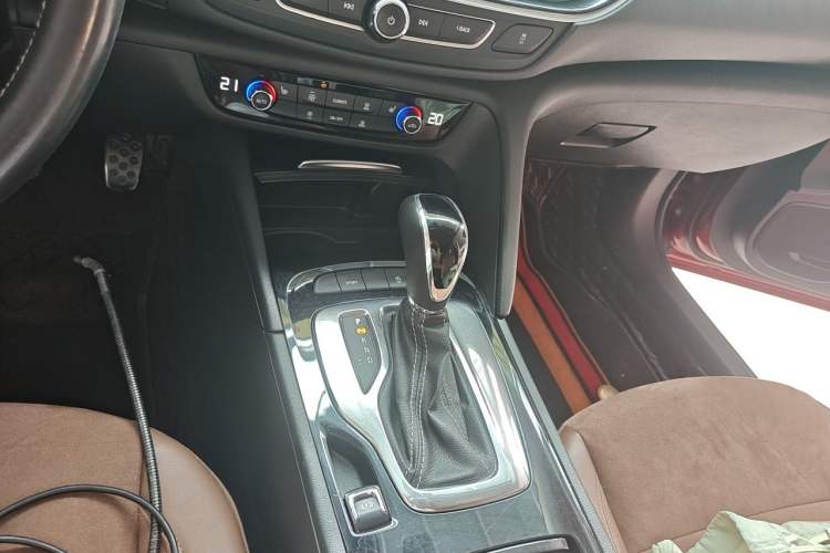 Used Buick Regal 2017 20T Elite Edition Gear Lever
