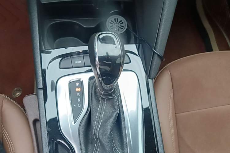 Used Buick Regal 2017 20T Elite Edition Gear Lever