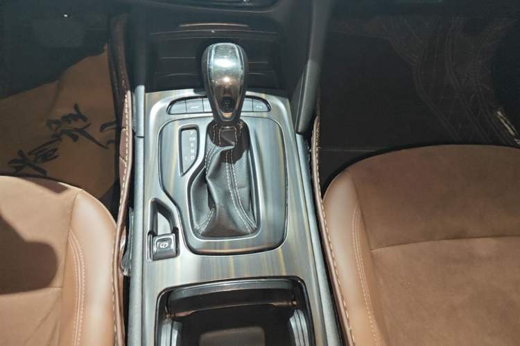 Used Buick Regal 2017 20T Elite Edition Gear Lever