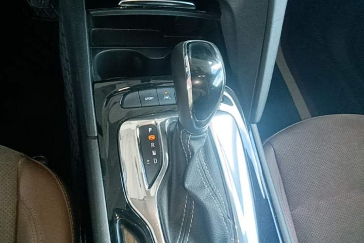 Used Buick Regal 2017 28T Prestige Model Gear Lever