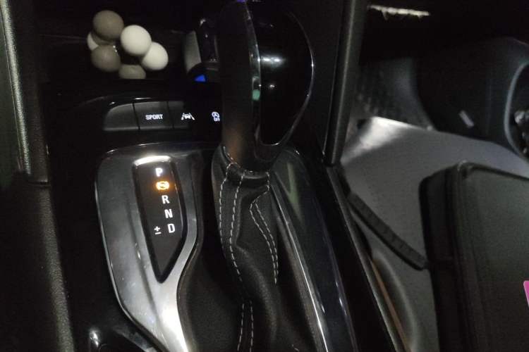 Used Buick Regal 2017 28T Prestige Model Gear Lever