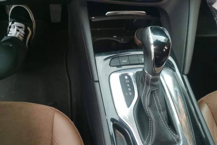 Used Buick Regal 2017 20T Elite Edition Gear Lever