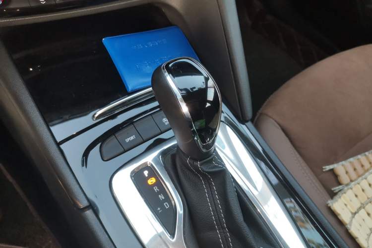 Used Buick Regal 2017 20T Luxury Model Gear Lever