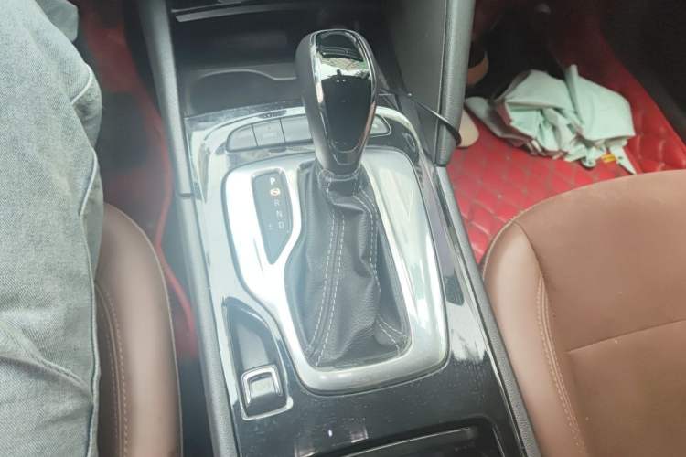 Used Buick Regal 2017 20T Luxury Model Gear Lever