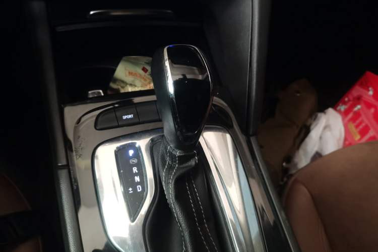 Used Buick Regal 2017 20T Luxury Model Gear Lever