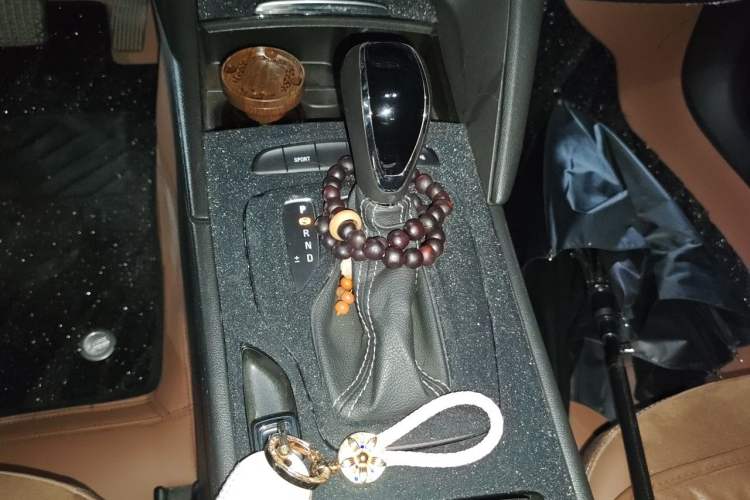 Used Buick Regal 2017 20T Luxury Model Gear Lever