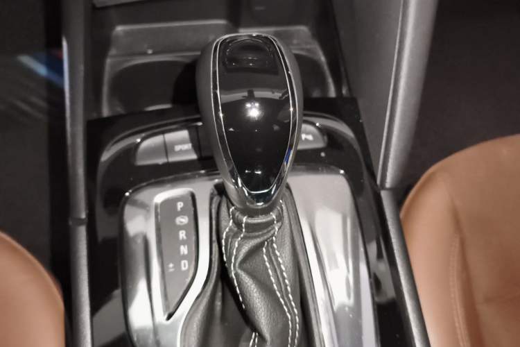 Used Buick Regal 2017 20T Luxury Model Gear Lever