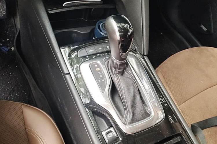 Used Buick Regal 2017 28T Prestige Model Gear Lever