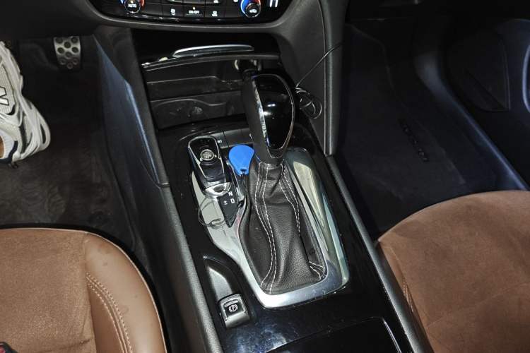 Used Buick Regal 2017 20T Elite Edition Gear Lever