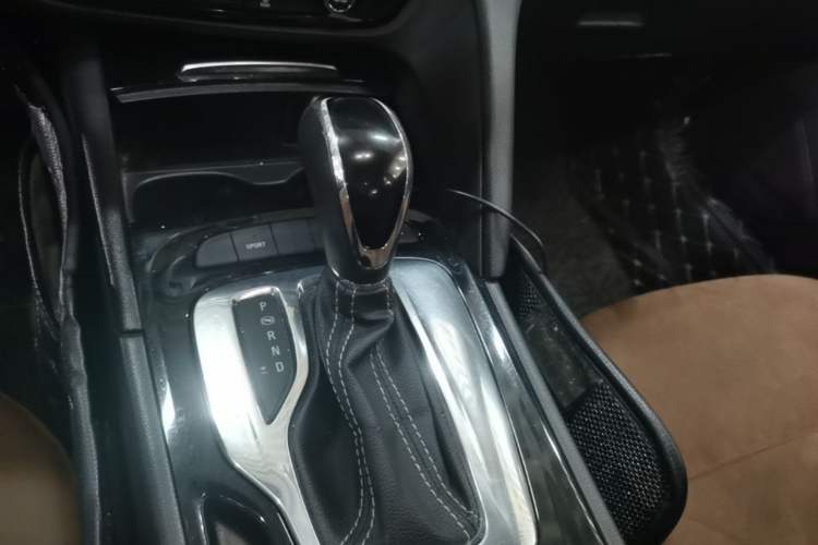 Used Buick Regal 2017 20T Luxury Model Gear Lever