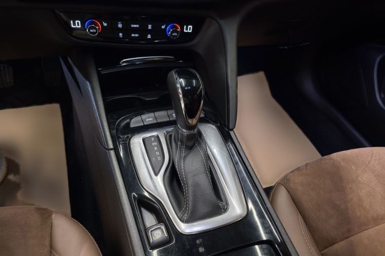 Used Buick Regal 2017 20T Luxury Model Gear Lever