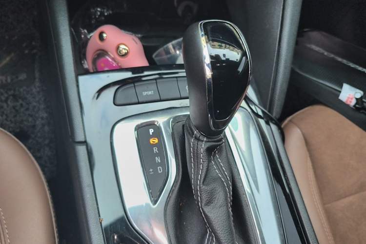 Used Buick Regal 2017 20T Luxury Model Gear Lever