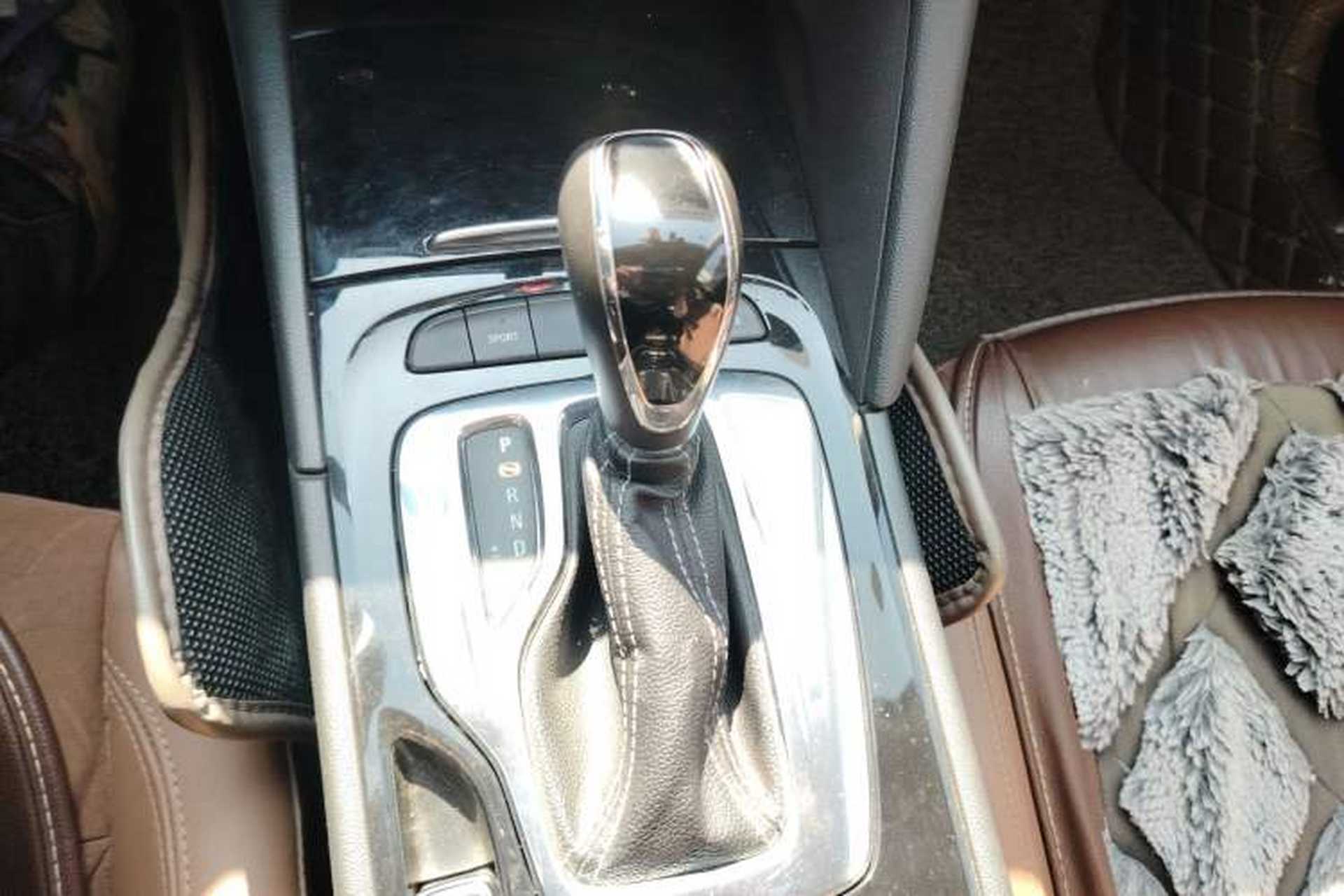 Used Buick Regal 2017 20T Luxury Model Gear Lever