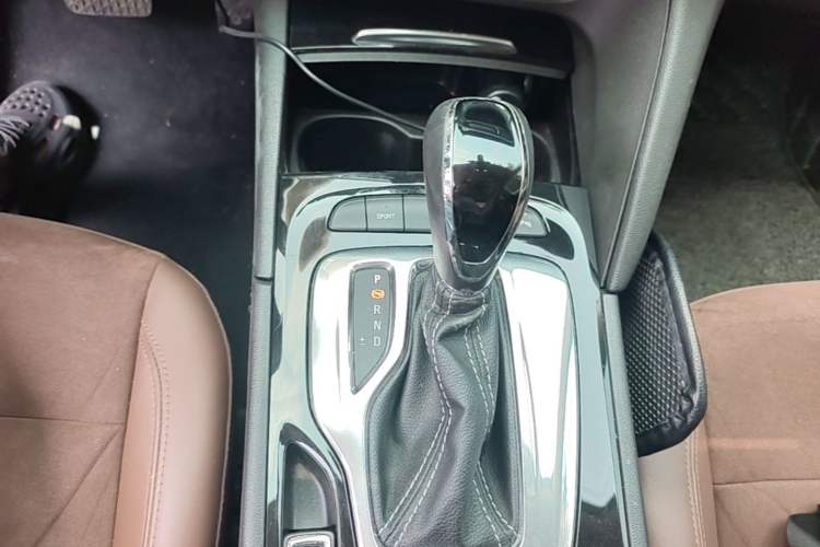 Used Buick Regal 2017 20T Elite Edition Gear Lever