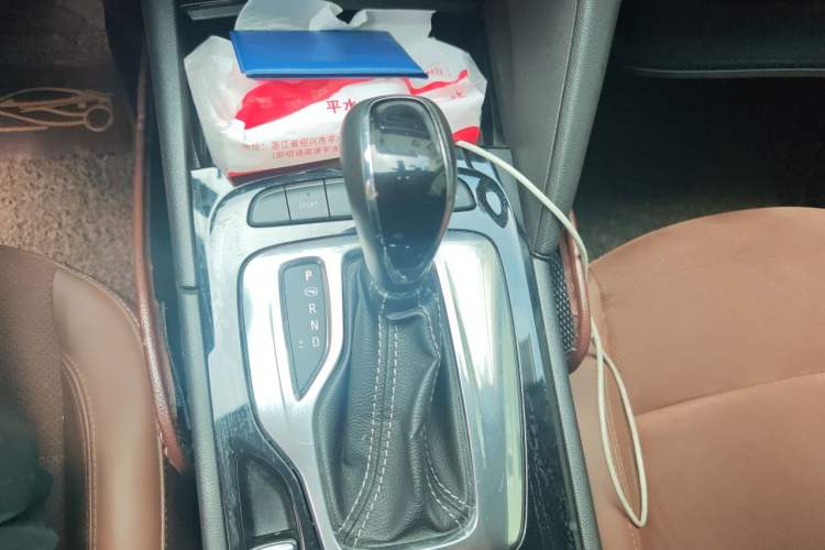 Used Buick Regal 2017 28T Luxury Edition Gear Lever
