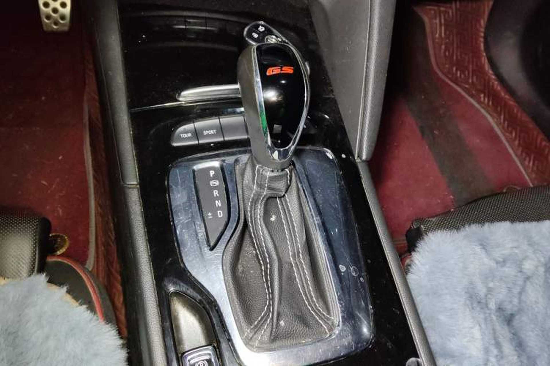 Used Buick Regal 2017 GS 28T Luxury Model Gear Lever