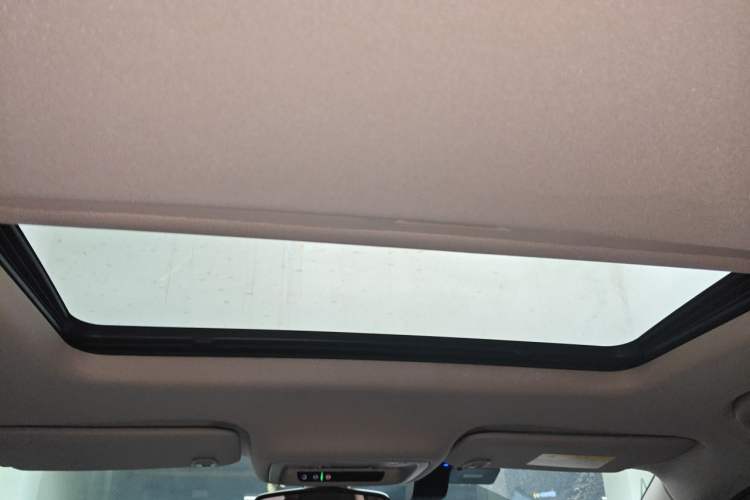 Used Buick Regal 2017 20T Luxury Model Headliner