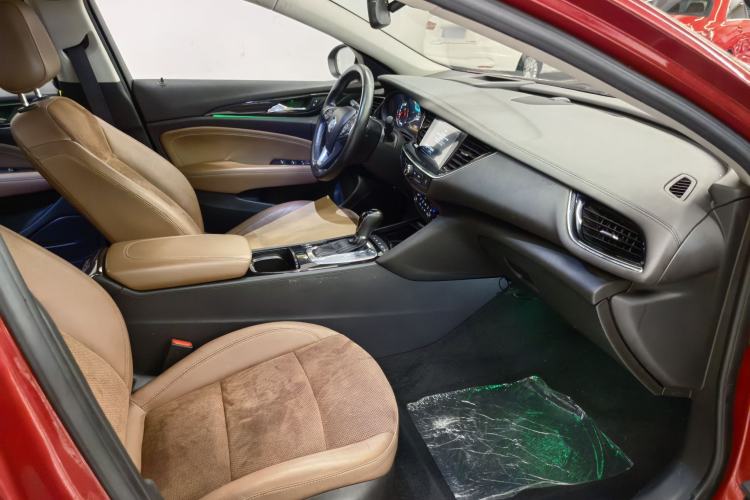 Used Buick Regal 2017 28T Prestige Model Interior 9