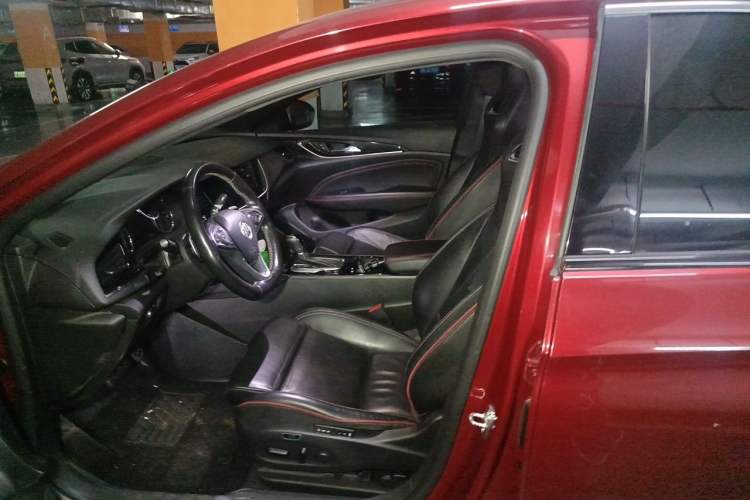 Used Buick Regal 2017 GS 28T Prestige Model Left Front Seat