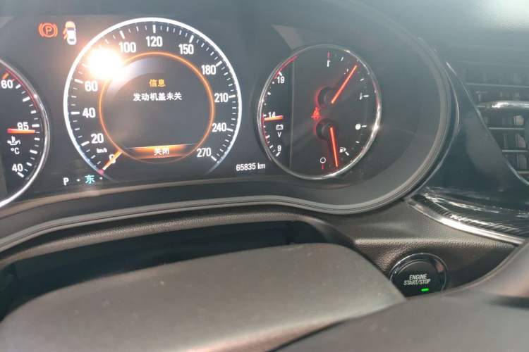 Used Buick Regal 2017 20T Prestige Model Odometer Close Up