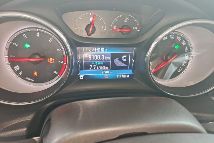 Used Buick Regal 2017 20T Elite Edition Odometer Close Up