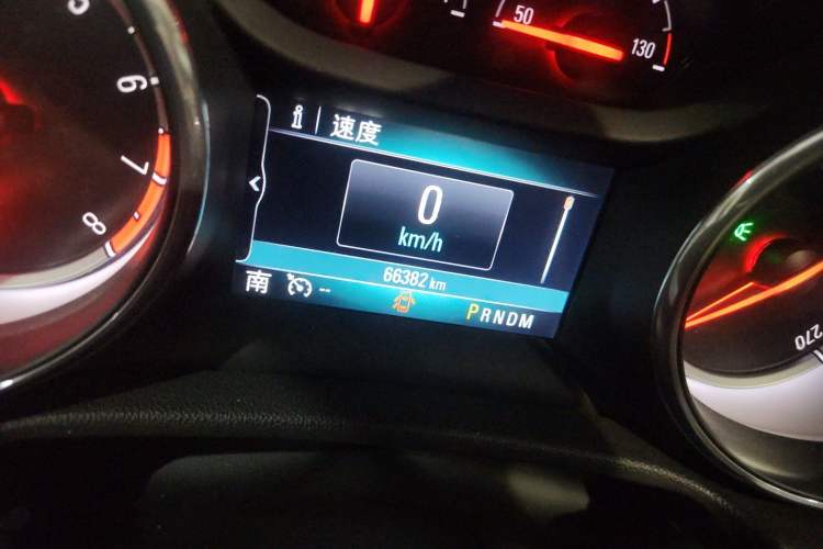 Used Buick Regal 2017 20T Elite Edition Odometer Close Up