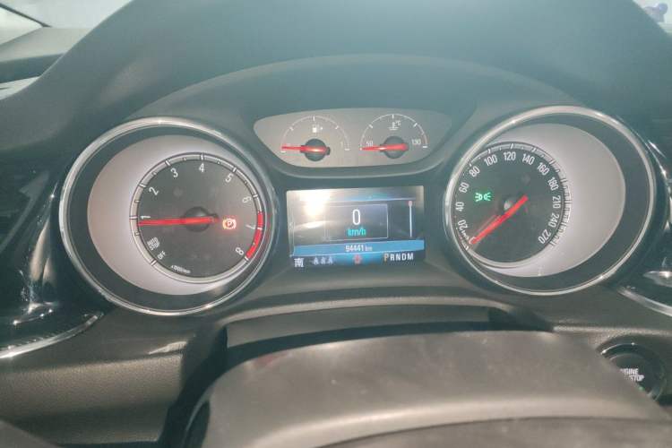 Used Buick Regal 2017 20T Elite Edition Odometer Close Up