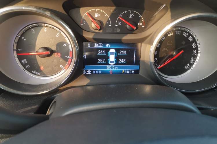 Used Buick Regal 2017 20T Luxury Model Odometer Close Up
