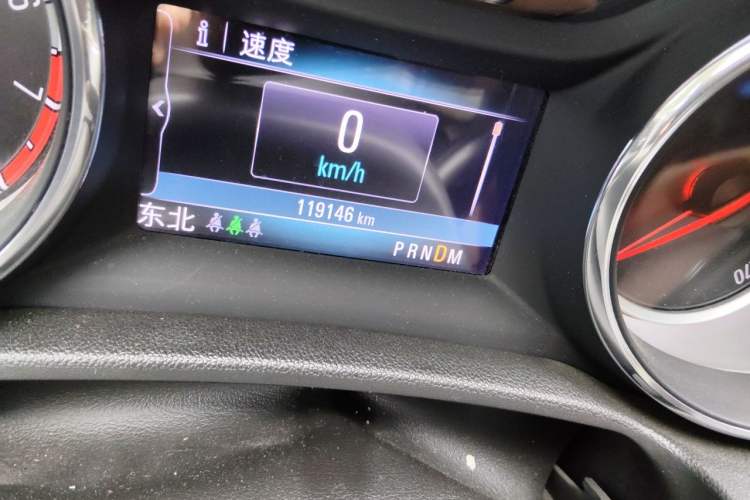 Used Buick Regal 2017 20T Elite Edition Odometer Close Up
