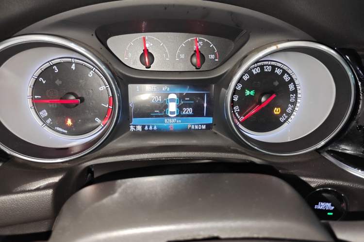 Used Buick Regal 2017 20T Elite Edition Odometer Close Up