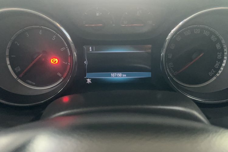 Used Buick Regal 2017 20T Elite Edition Odometer Close Up