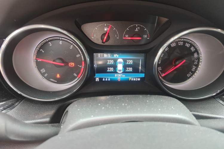 Used Buick Regal 2017 20T Elite Edition Odometer Close Up